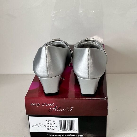 Easy Street Eloise Block Heel Pumps - Picture 6 of 7